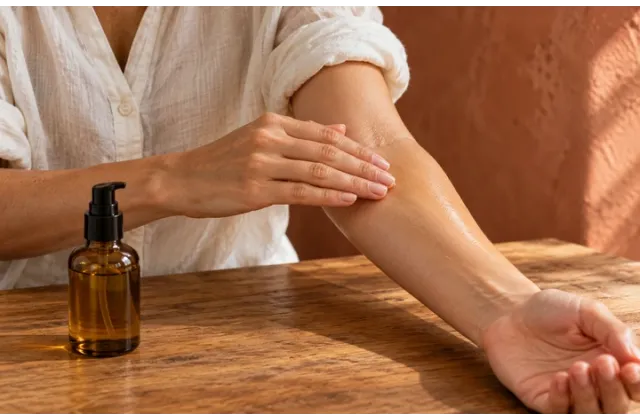 Olio corpo: come scegliere la texture e applicarlo senza ungere
