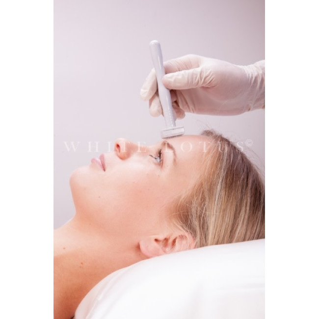 White Lotus Scar Derma Stamp — Caduta dei capelli White Lotus Scar Derma Stamp — Caduta dei capelli